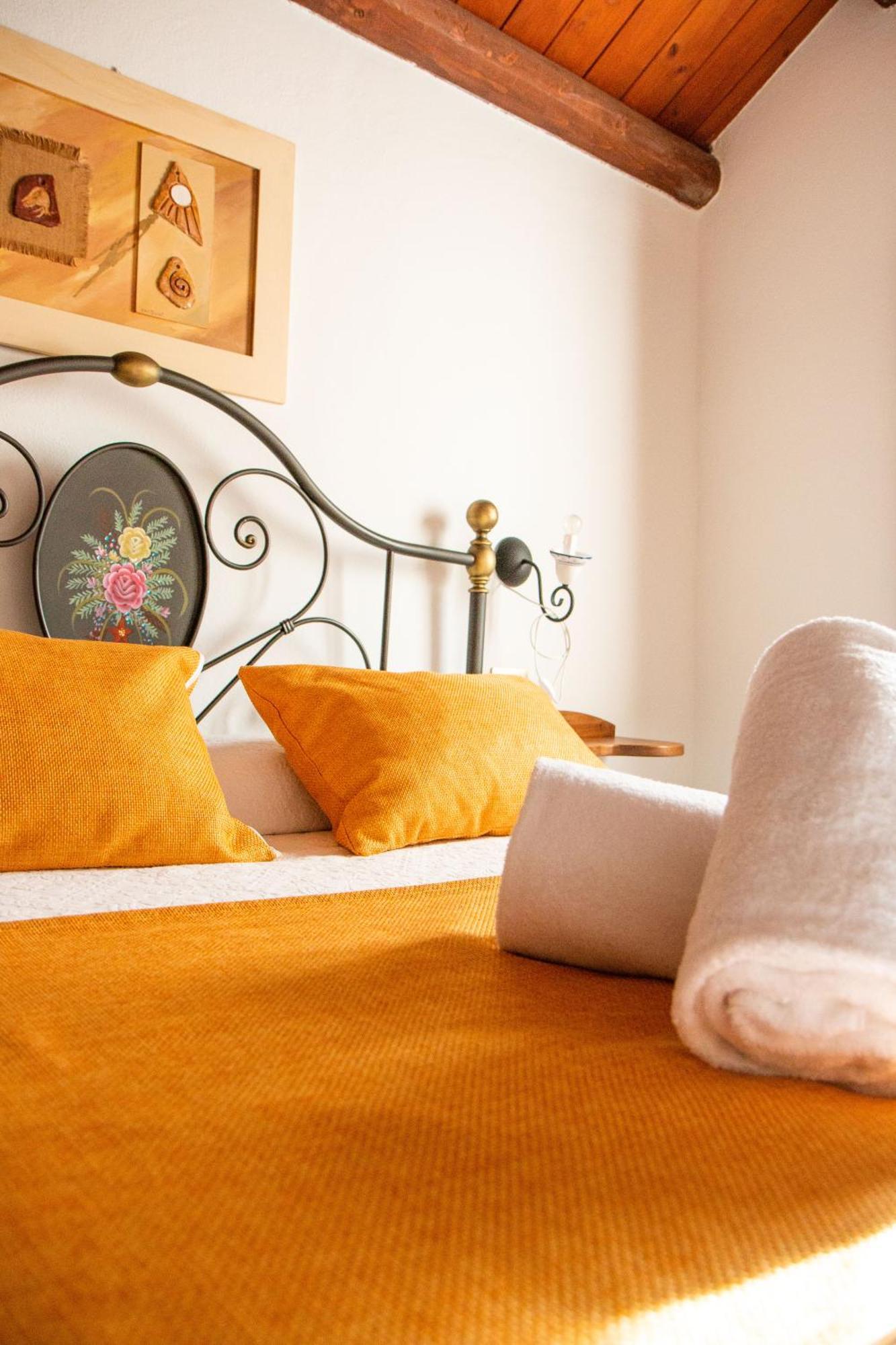 S'Ammentu House Hotel Bosa Ngoại thất bức ảnh