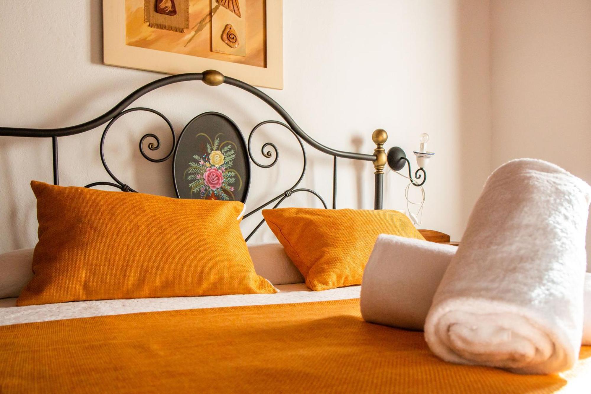 S'Ammentu House Hotel Bosa Ngoại thất bức ảnh