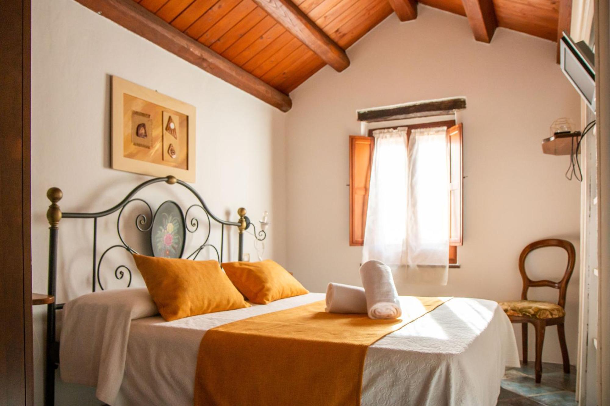 S'Ammentu House Hotel Bosa Ngoại thất bức ảnh