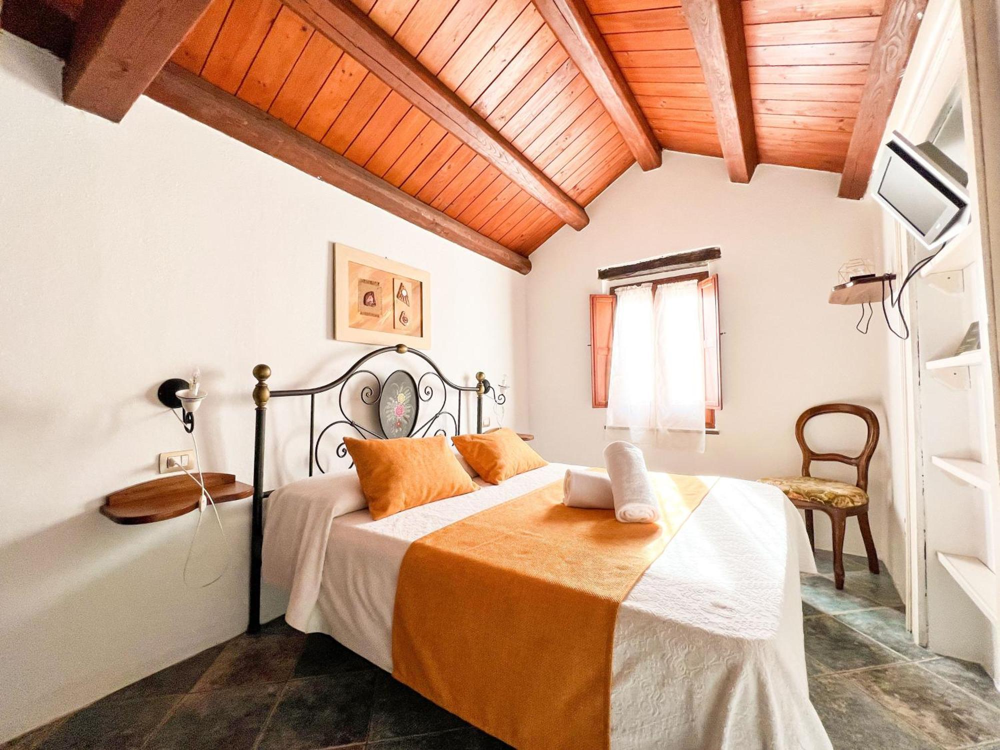 S'Ammentu House Hotel Bosa Ngoại thất bức ảnh